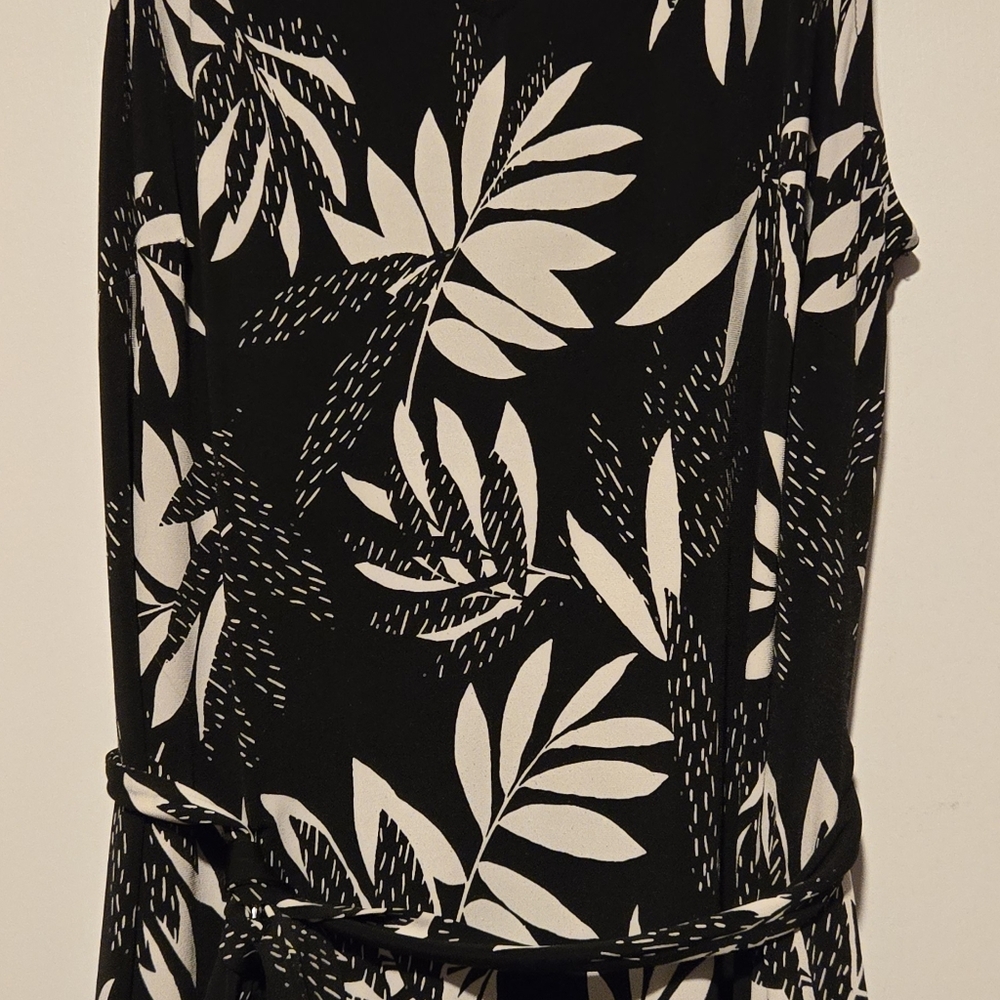 Black and White Floral Dress Size 20W - Picture 4 of 4